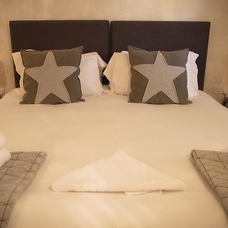 The White Hart Hotel Somerton  Kültér fotó