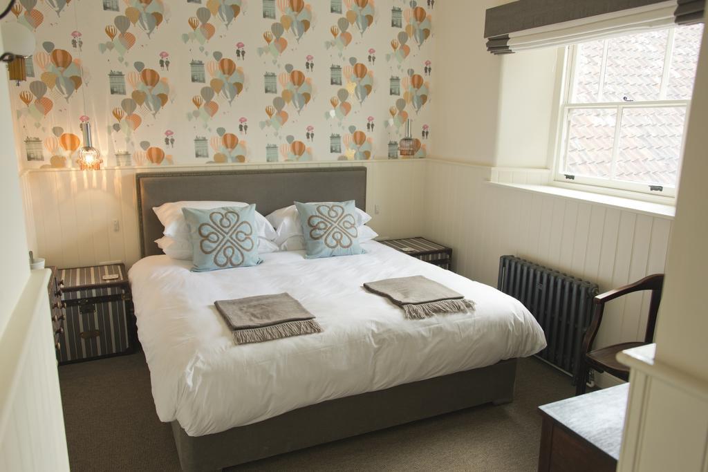 The White Hart Hotel Somerton  Szoba fotó