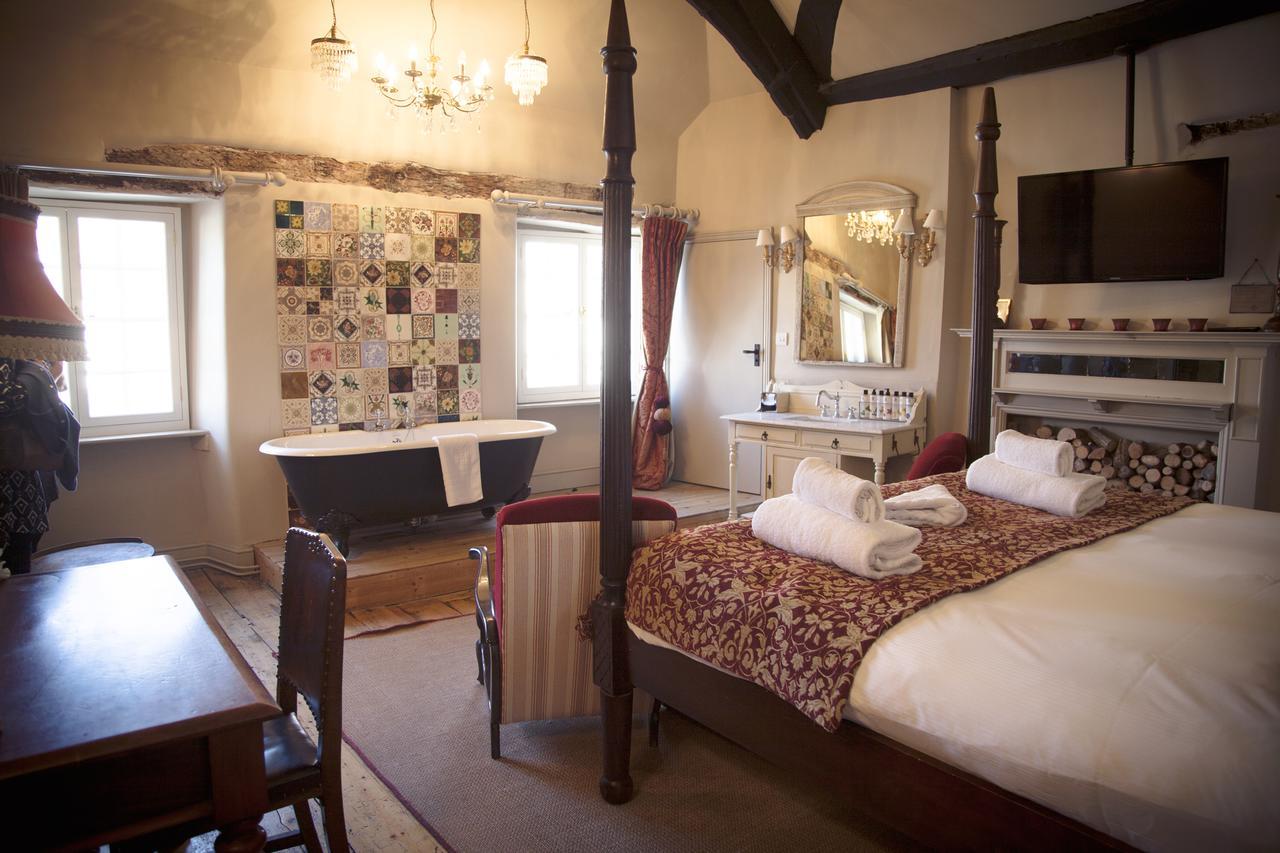 The White Hart Hotel Somerton  Kültér fotó
